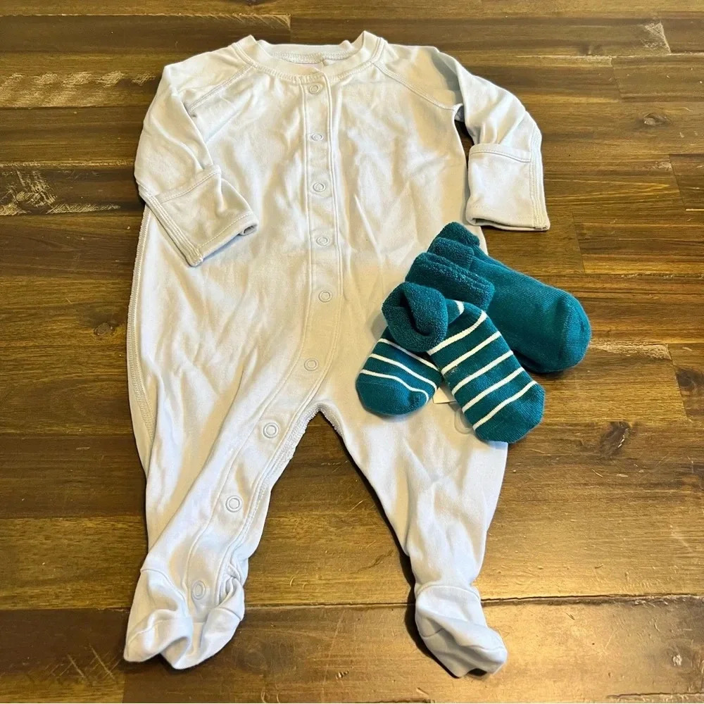 Hanna Andersson Footsie Blue Button Front 3-6 months Light Blue Socks